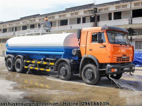 Xe phun nước rửa đường 18 khối 4 chân KAMAZ 6540